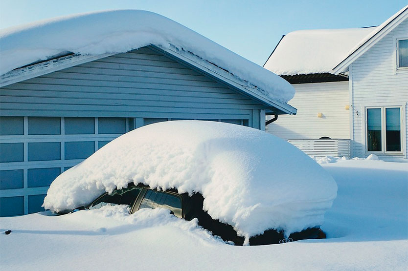 Уборка снега с крыш и придворовых территорий